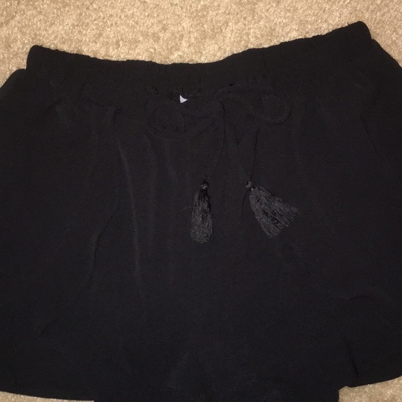 Black shorts - Picture 2 of 2